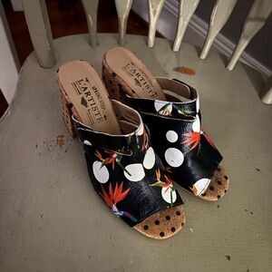 L'ATISTE Black Floral Polka Dot Open-Toe Mules. Bird of paradise